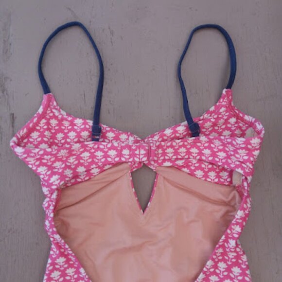 J. Crew | NWOT One Piece Swimsuit Twist-Front Keyhole Pink Stamp Floral 0 - Picture 8 of 16